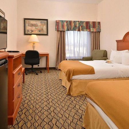 Quality Inn & Suites Jefferson City Bagian luar foto