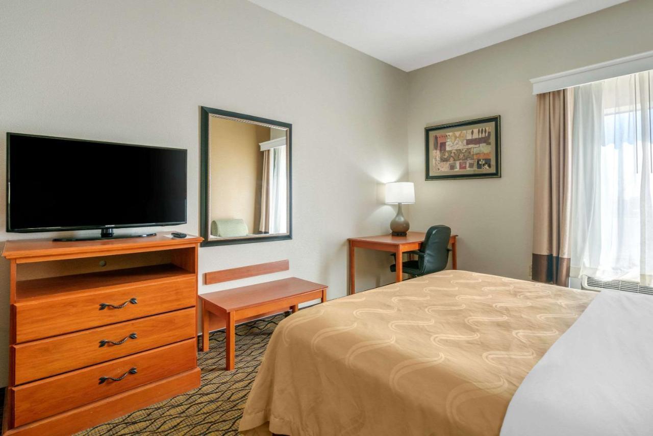 Quality Inn & Suites Jefferson City Bagian luar foto