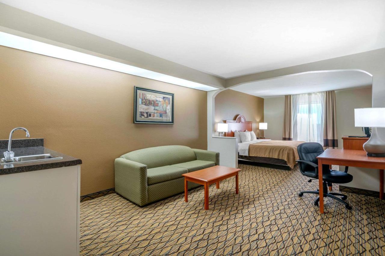 Quality Inn & Suites Jefferson City Bagian luar foto