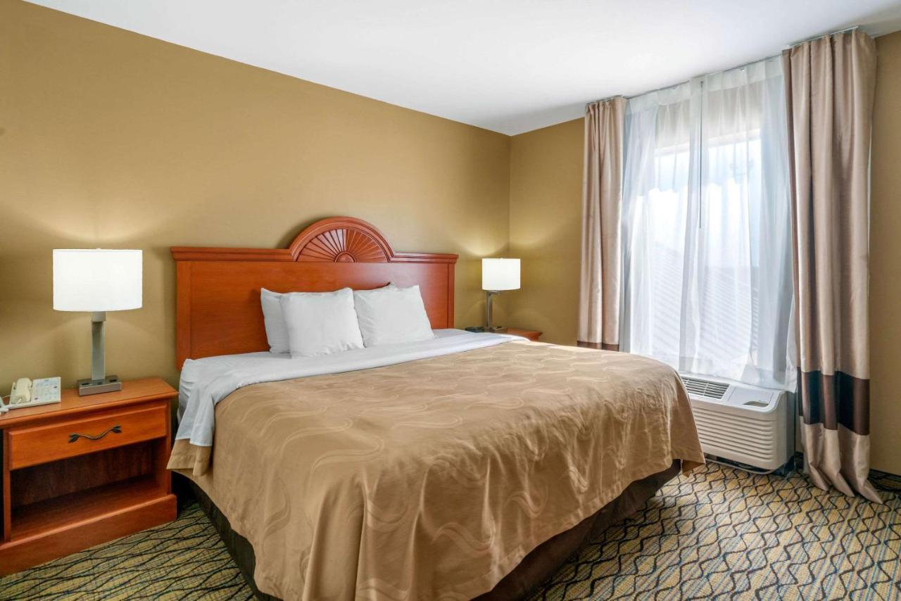 Quality Inn & Suites Jefferson City Bagian luar foto