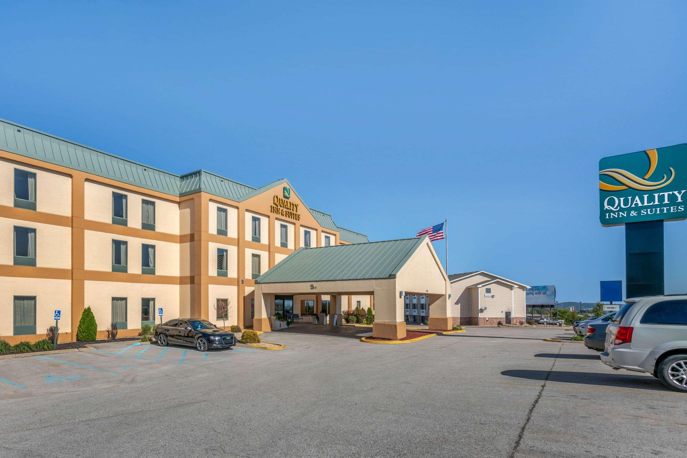 Quality Inn & Suites Jefferson City Bagian luar foto