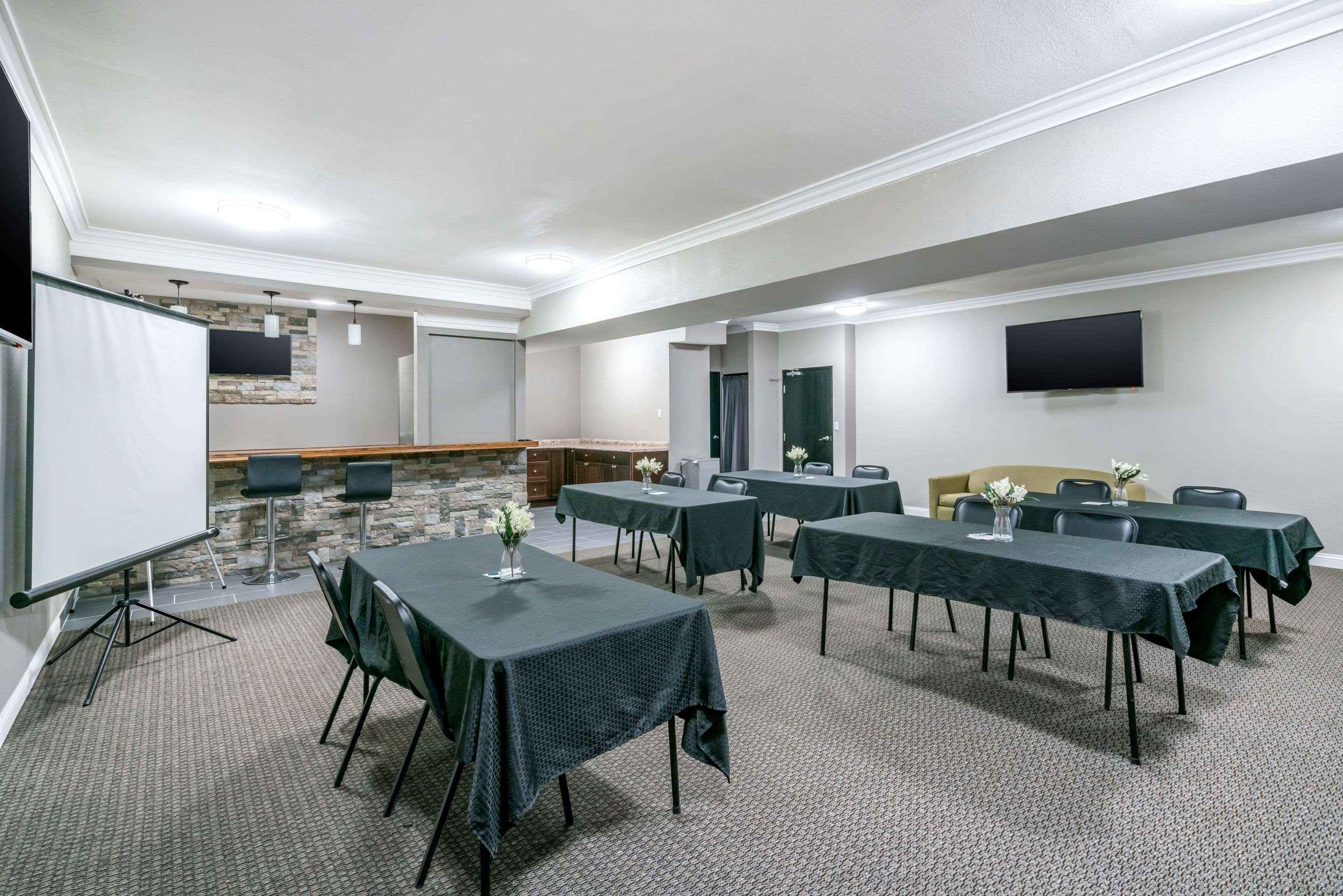 Quality Inn & Suites Jefferson City Bagian luar foto