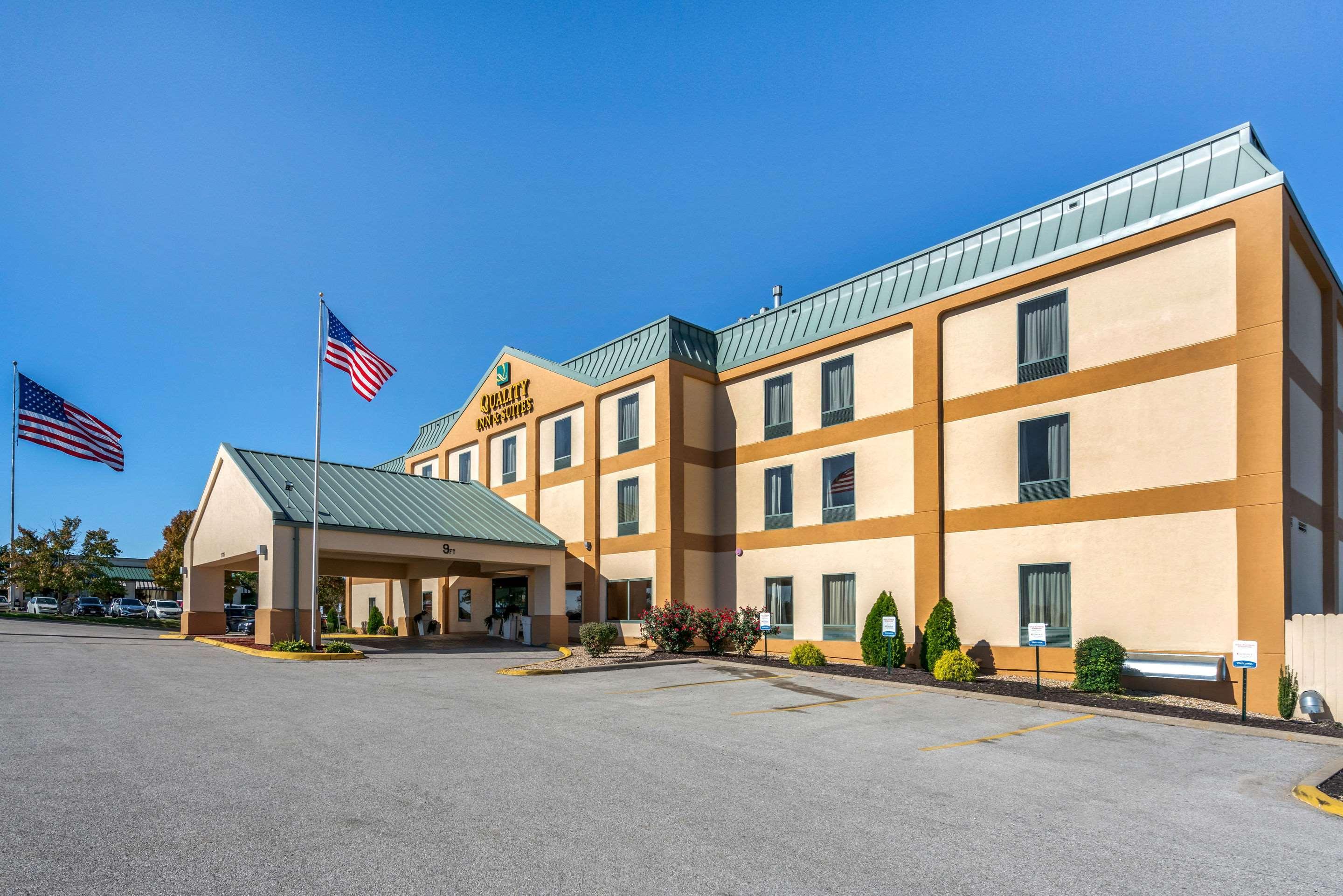 Quality Inn & Suites Jefferson City Bagian luar foto