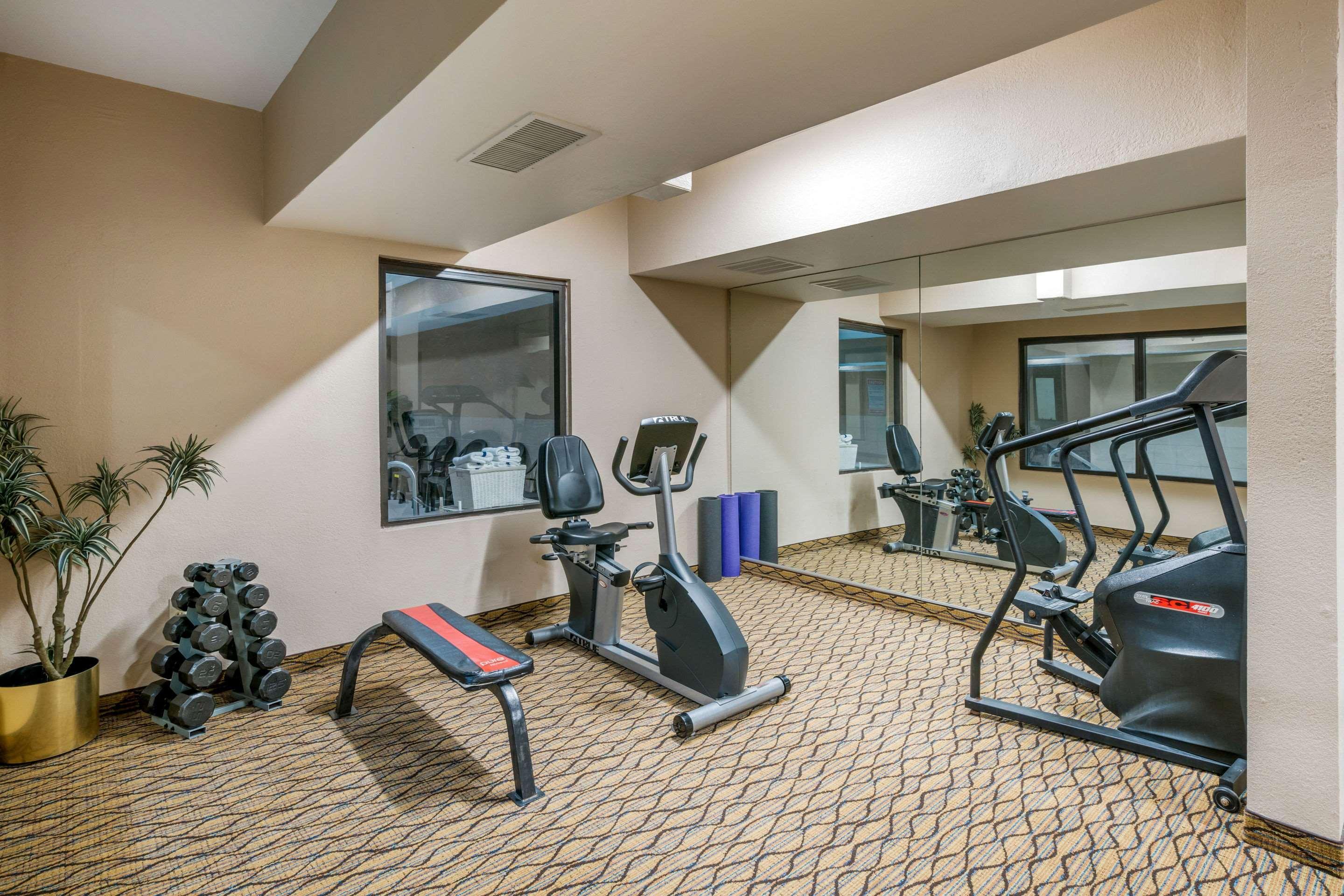 Quality Inn & Suites Jefferson City Bagian luar foto
