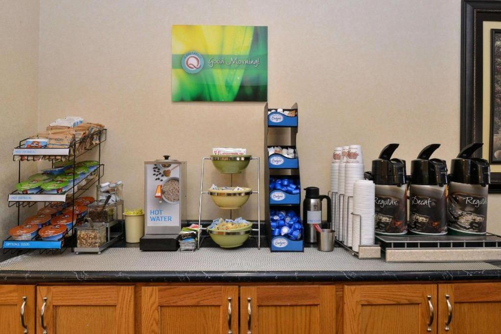 Quality Inn & Suites Jefferson City Bagian luar foto