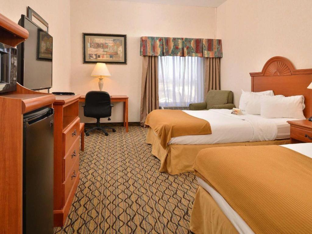 Quality Inn & Suites Jefferson City Bagian luar foto