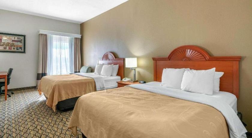 Quality Inn & Suites Jefferson City Bagian luar foto
