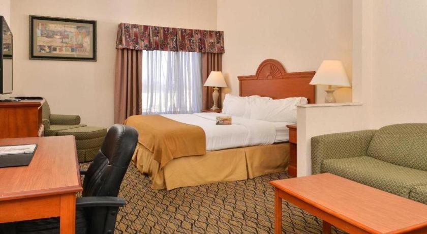 Quality Inn & Suites Jefferson City Bagian luar foto