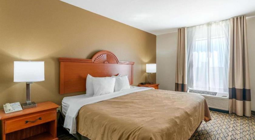 Quality Inn & Suites Jefferson City Bagian luar foto