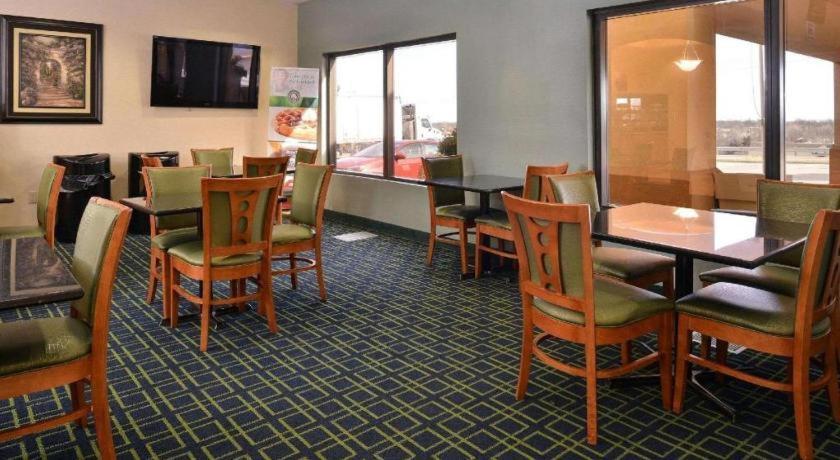 Quality Inn & Suites Jefferson City Bagian luar foto