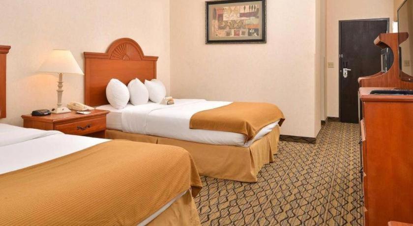 Quality Inn & Suites Jefferson City Bagian luar foto