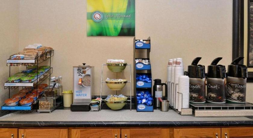 Quality Inn & Suites Jefferson City Bagian luar foto