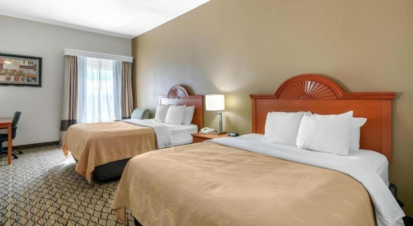 Quality Inn & Suites Jefferson City Bagian luar foto