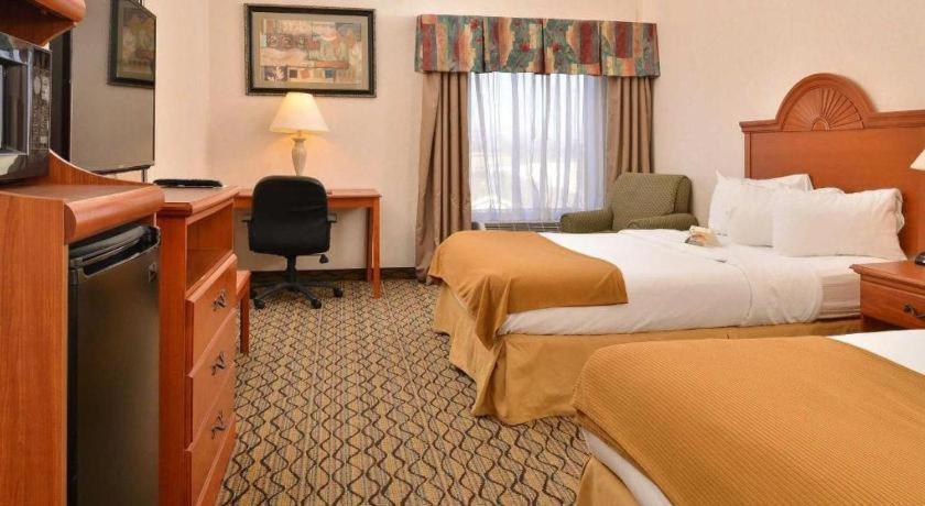 Quality Inn & Suites Jefferson City Bagian luar foto