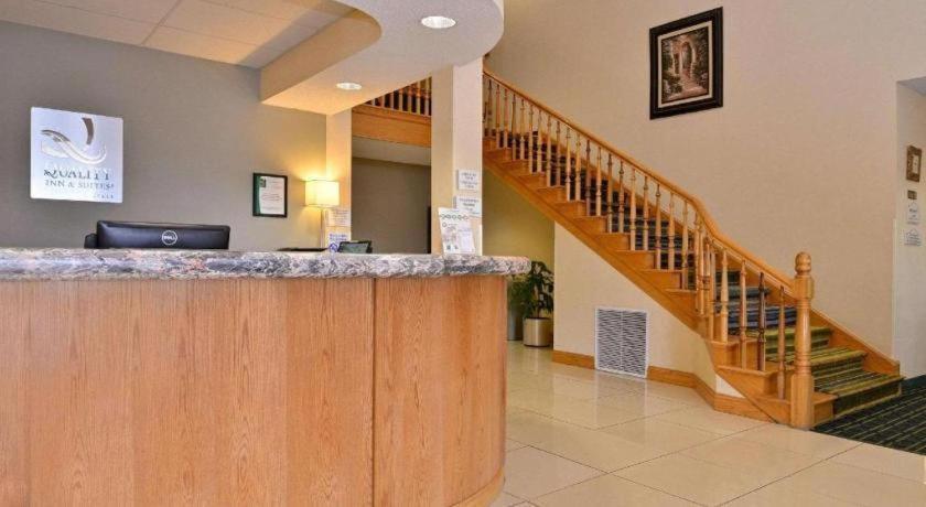 Quality Inn & Suites Jefferson City Bagian luar foto