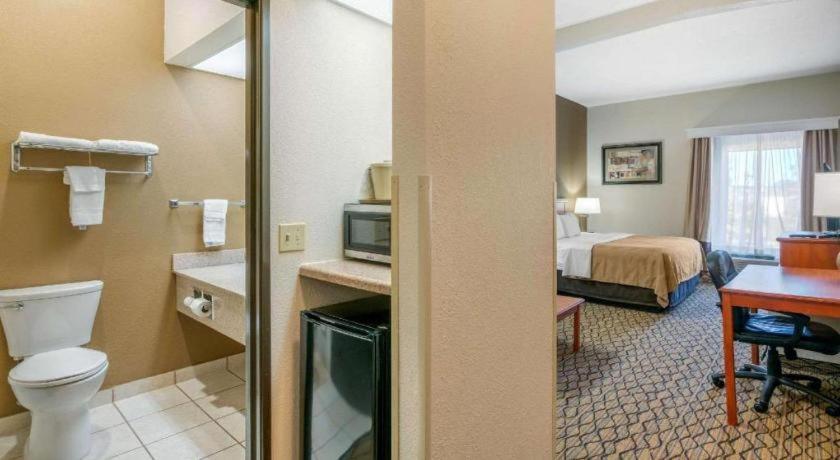 Quality Inn & Suites Jefferson City Bagian luar foto