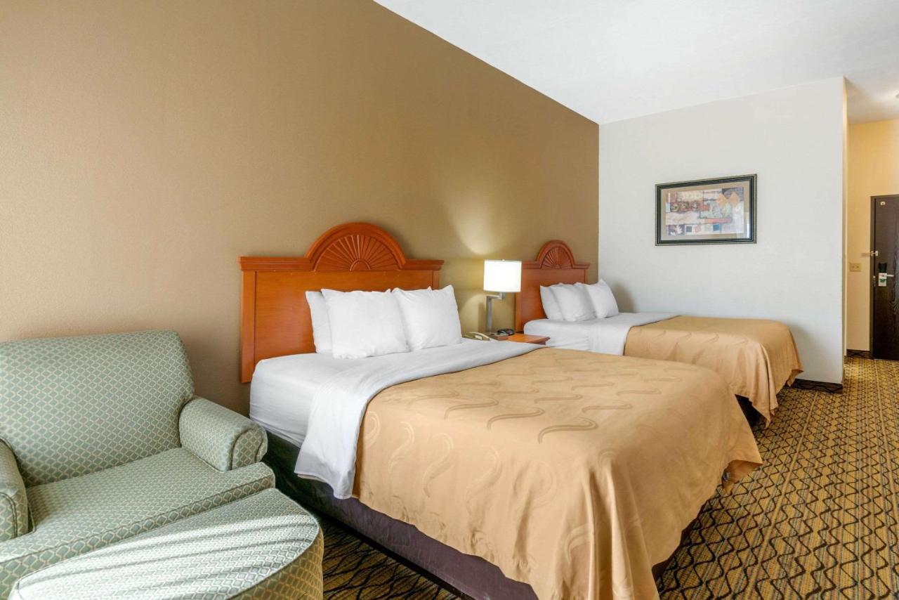 Quality Inn & Suites Jefferson City Bagian luar foto